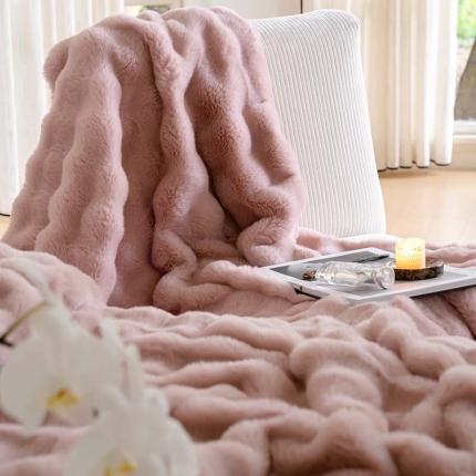 91家纺网 家纺一手货源 找家纺 宜代光年 2023新款兔绒云芙绒毯+抱枕 科伦娜-粉