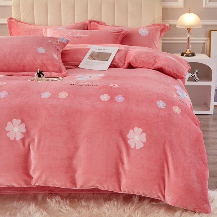 91家纺网 家纺一手货源 找家纺 尚品凤凰2025新款高克重印花牛奶绒四件套-工艺款 飞驰人生 绿