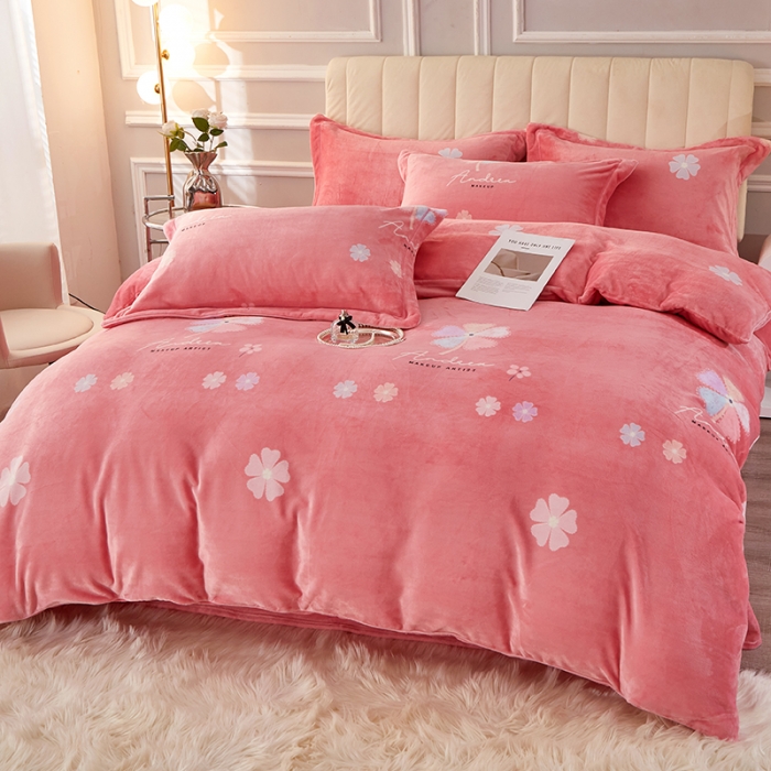 91家纺网 家纺一手货源 找家纺 尚品凤凰2025新款高克重印花牛奶绒四件套-工艺款 飞驰人生 绿