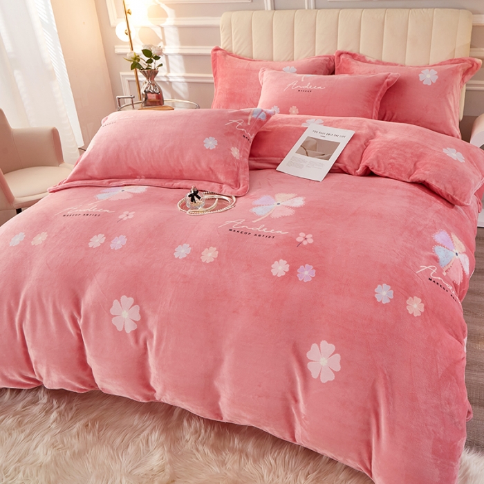 91家纺网 家纺一手货源 找家纺 尚品凤凰2025新款高克重印花牛奶绒四件套-工艺款 飞驰人生 绿