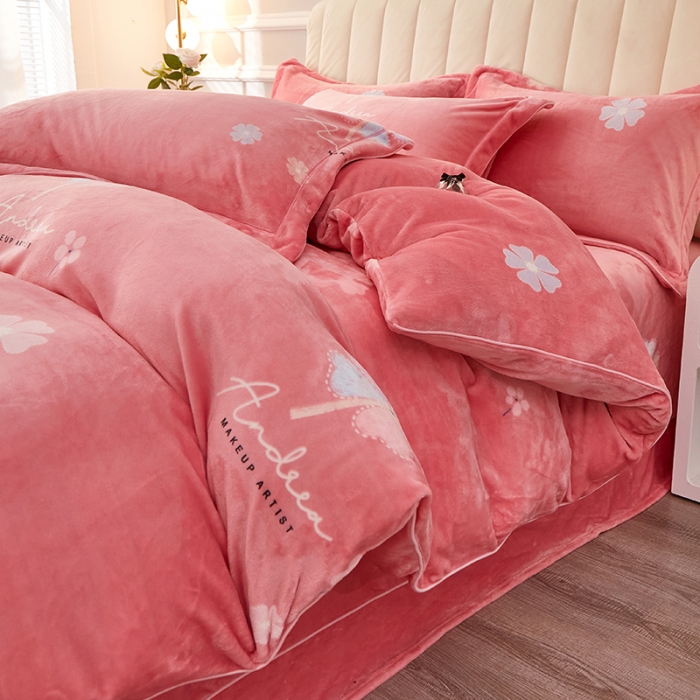 91家纺网 家纺一手货源 找家纺 尚品凤凰2025新款高克重印花牛奶绒四件套-工艺款 飞驰人生 绿