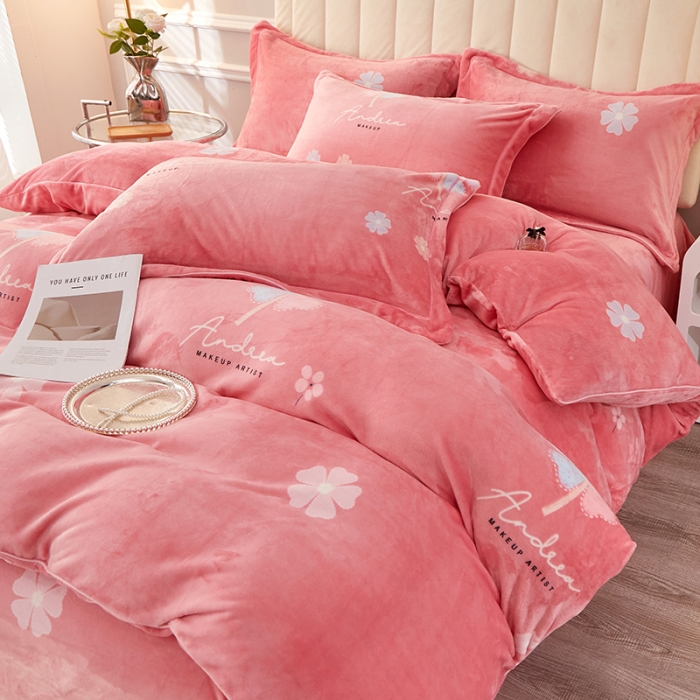 91家纺网 家纺一手货源 找家纺 尚品凤凰2025新款高克重印花牛奶绒四件套-工艺款 飞驰人生 绿