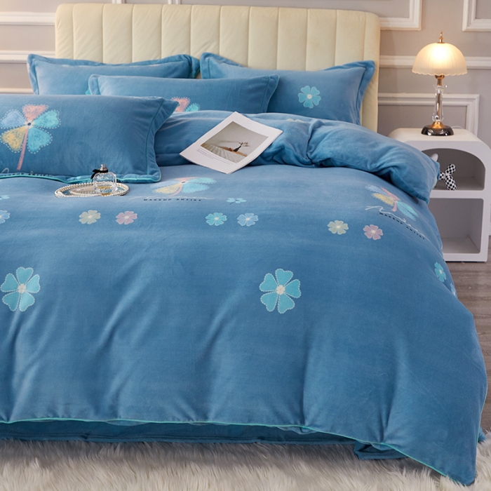 91家纺网 家纺一手货源 找家纺 尚品凤凰2025新款高克重印花牛奶绒四件套-工艺款 花甜蜜语  灰