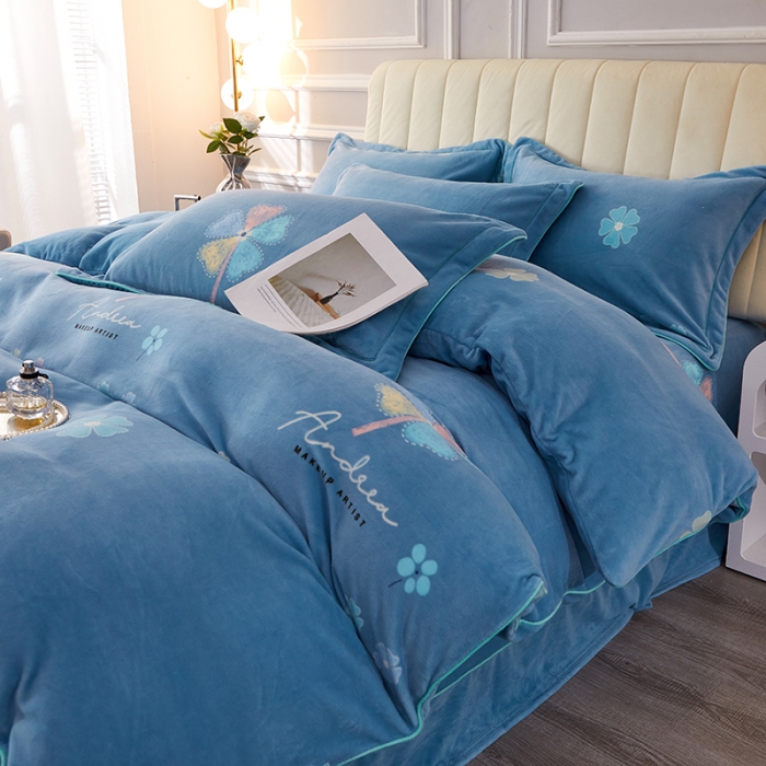 91家纺网 家纺一手货源 找家纺 尚品凤凰2025新款高克重印花牛奶绒四件套-工艺款 花甜蜜语  灰