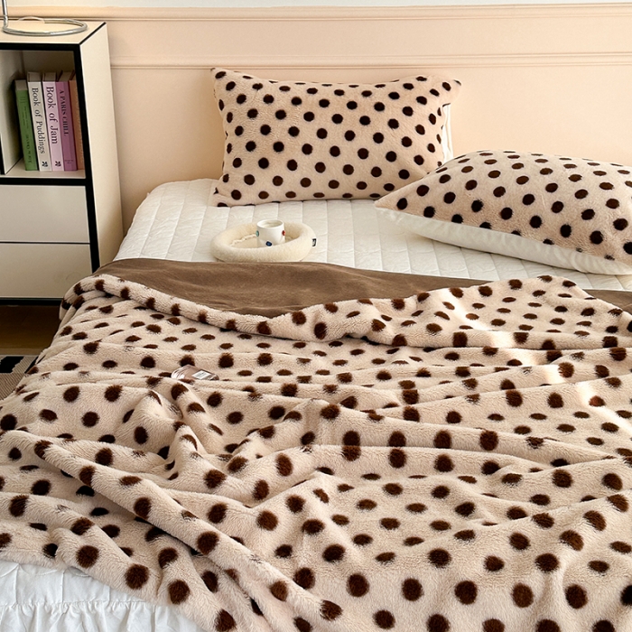 91家纺网 家纺一手货源 找家纺 （总）昔可 2023新款波点兔兔绒毛毯