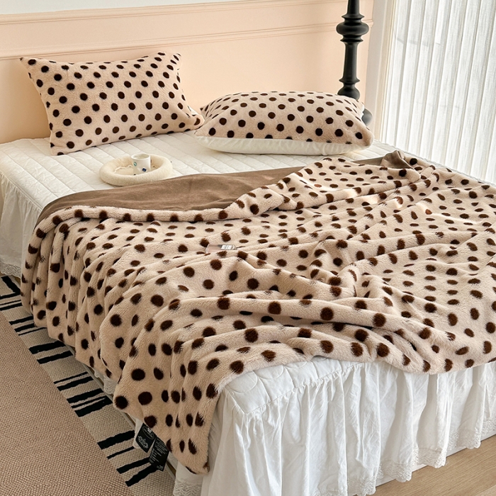 91家纺网 家纺一手货源 找家纺 （总）昔可 2023新款波点兔兔绒毛毯