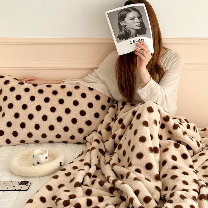 91家纺网 家纺一手货源 找家纺 （总）昔可 2023新款波点兔兔绒毛毯