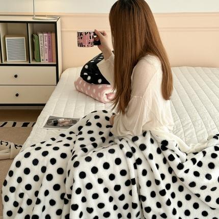 昔可 2023新款波点兔兔绒毛毯 毛毯白底波点