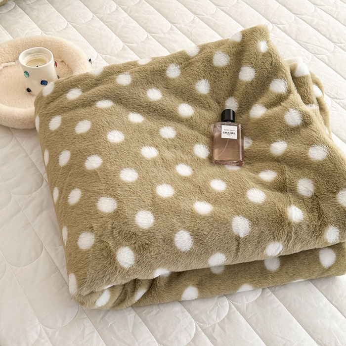 91家纺网 家纺一手货源 找家纺 昔可 2023新款波点兔兔绒毛毯 毛毯抹茶绿波点