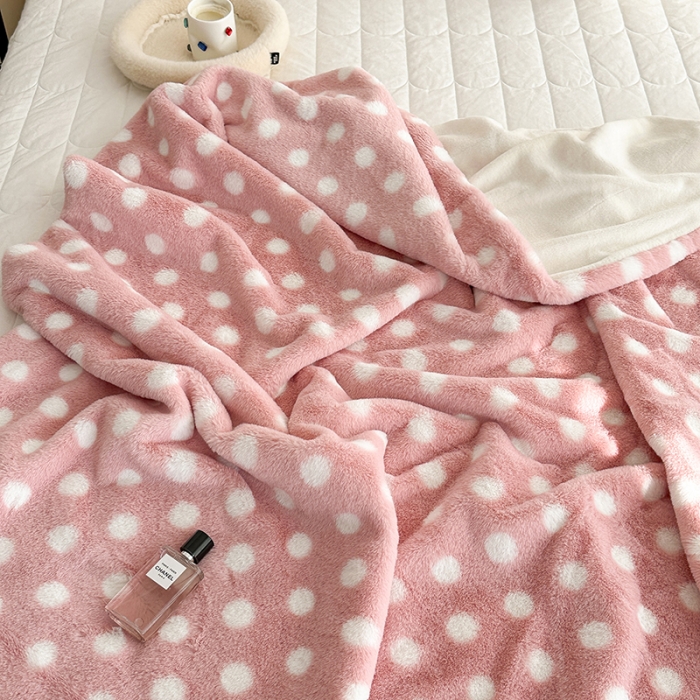 91家纺网 家纺一手货源 找家纺 昔可 2023新款波点兔兔绒毛毯 毛毯玉粉波点