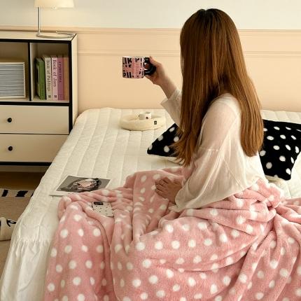 昔可 2023新款波点兔兔绒毛毯 毛毯玉粉波点