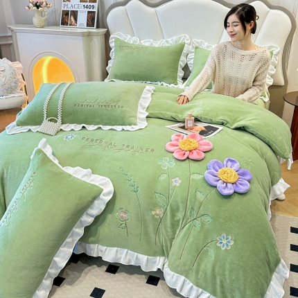 91家纺网 家纺一手货源 找家纺 漫步云9.5斤小清新加厚兔毛绒牛奶绒贴布绣刺绣花四件套高克重宝宝婴儿绒