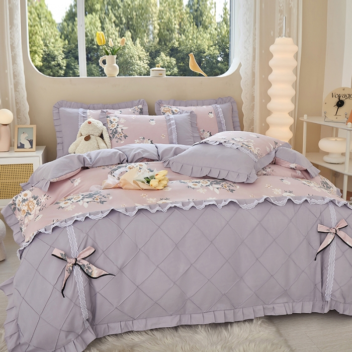 91家纺网 家纺一手货源 找家纺 靓生活 2023新款贡棉浪漫花边印花四件套 漫花山影-清新粉