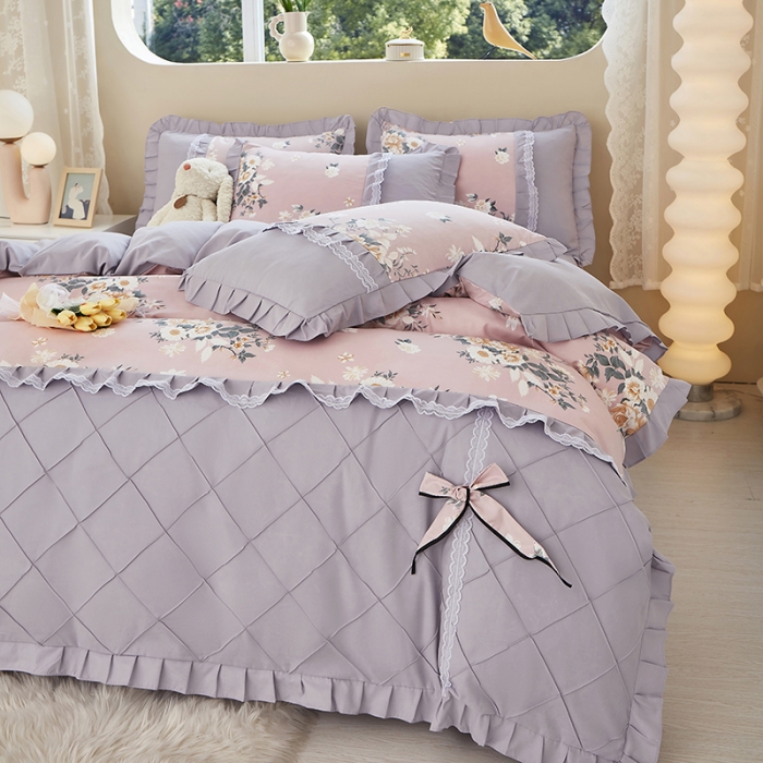 91家纺网 家纺一手货源 找家纺 靓生活 2023新款贡棉浪漫花边印花四件套 漫花山影-清新粉