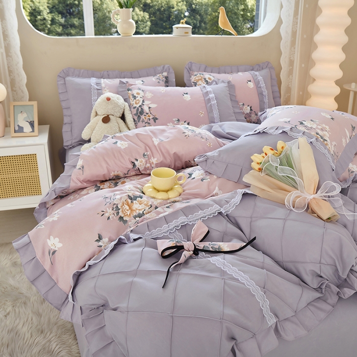 91家纺网 家纺一手货源 找家纺 靓生活 2023新款贡棉浪漫花边印花四件套 漫花山影-清新粉