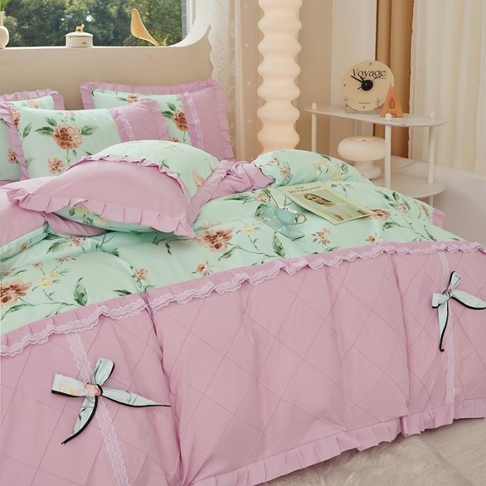 91家纺网 家纺一手货源 找家纺 靓生活 2023新款贡棉浪漫花边印花四件套 思郁法情-浅蓝