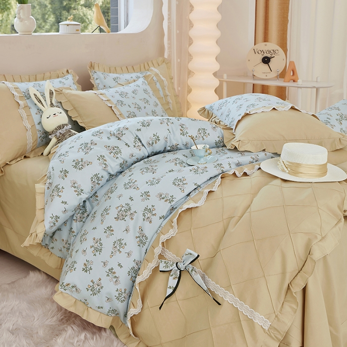 91家纺网 家纺一手货源 找家纺 靓生活 2023新款贡棉浪漫花边印花四件套 苏雅-天空蓝