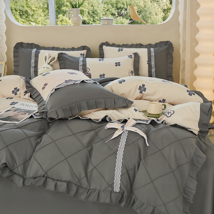 91家纺网 家纺一手货源 找家纺 靓生活 2023新款贡棉浪漫花边印花四件套 幸运草-米驼