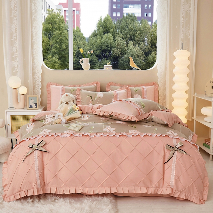 91家纺网 家纺一手货源 找家纺 靓生活 2023新款贡棉浪漫花边印花四件套 旋风记忆-温情咖