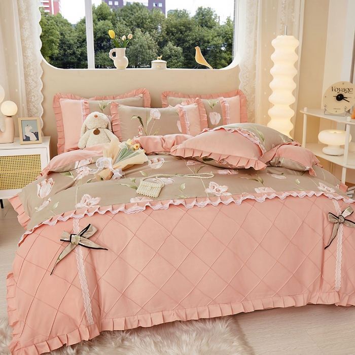 91家纺网 家纺一手货源 找家纺 靓生活 2023新款贡棉浪漫花边印花四件套 旋风记忆-温情咖