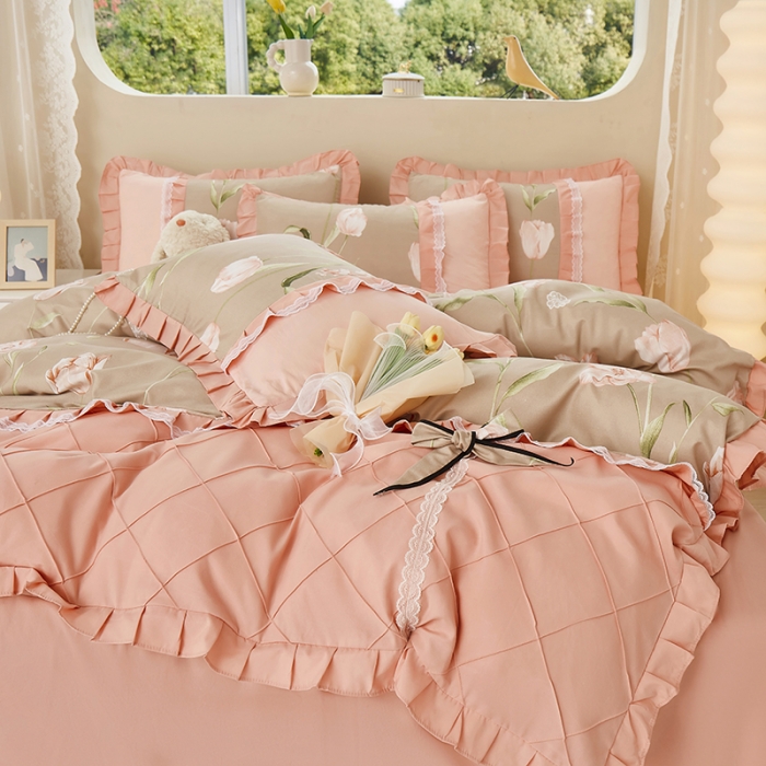 91家纺网 家纺一手货源 找家纺 靓生活 2023新款贡棉浪漫花边印花四件套 旋风记忆-温情咖