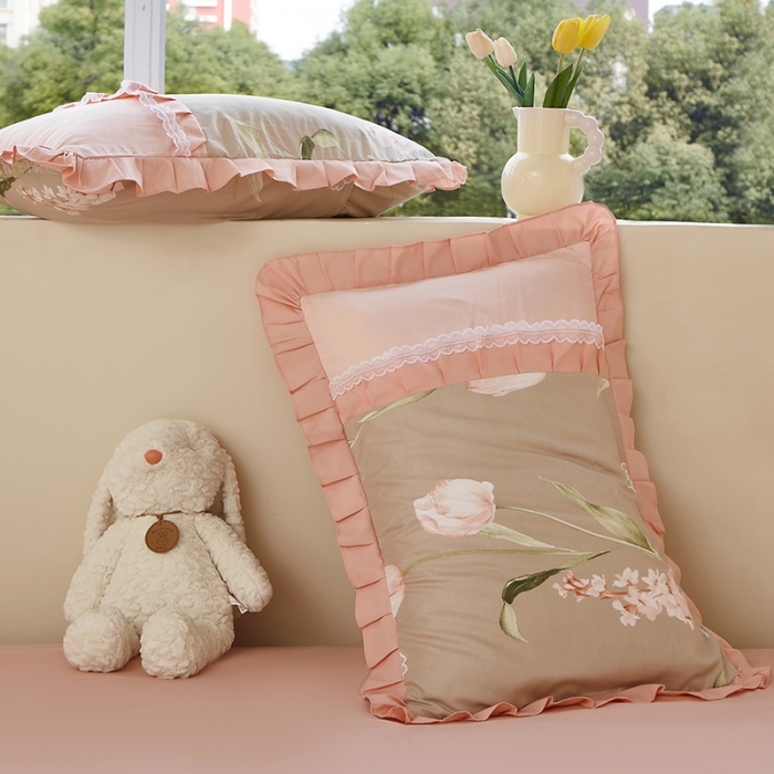 91家纺网 家纺一手货源 找家纺 靓生活 2023新款贡棉浪漫花边印花四件套 旋风记忆-温情咖