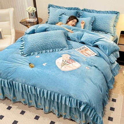 漫步云11斤高克重婴儿绒床盖四件套超细腻牛奶绒贴布绣花刺绣床盖三件套