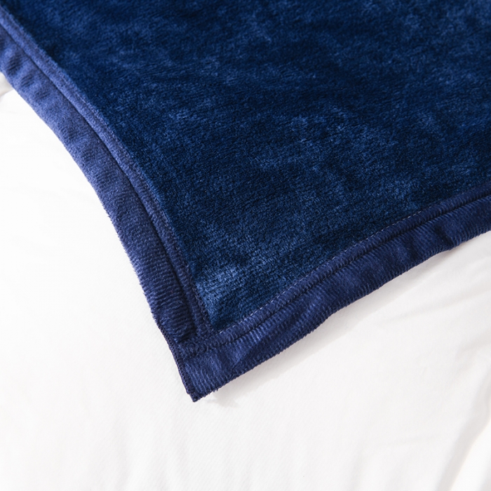 91家纺网 家纺一手货源 找家纺 仟人梦 2024新款纯色法莱绒毛毯多功能毛毯 藏青