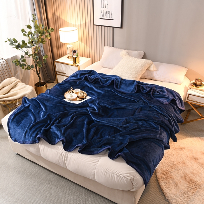 91家纺网 家纺一手货源 找家纺 仟人梦 2024新款纯色法莱绒毛毯多功能毛毯 藏青