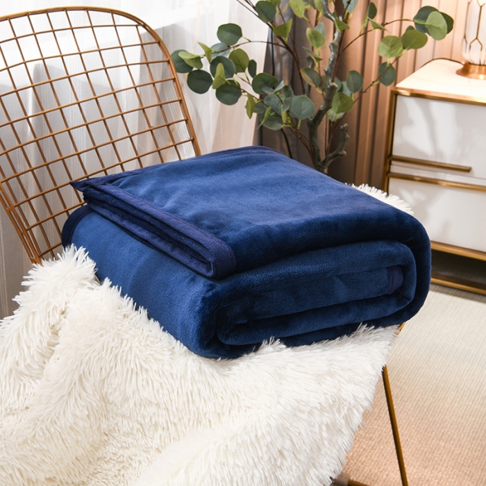 91家纺网 家纺一手货源 找家纺 仟人梦 2024新款纯色法莱绒毛毯多功能毛毯 藏青