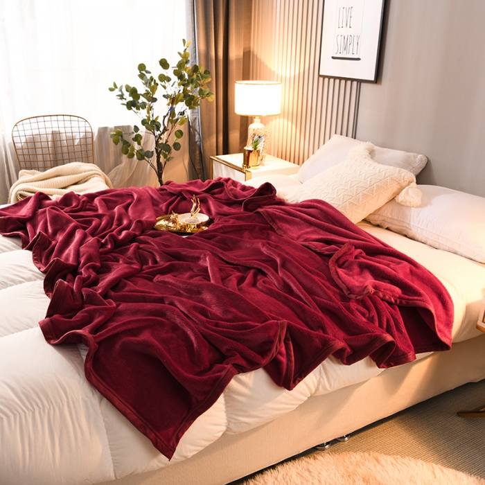 91家纺网 家纺一手货源 找家纺 仟人梦 2024新款纯色法莱绒毛毯多功能毛毯 酒红色