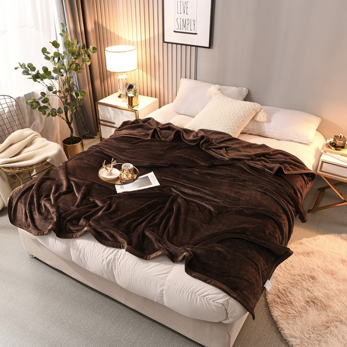 91家纺网 家纺一手货源 找家纺 仟人梦 2024新款纯色法莱绒毛毯多功能毛毯 咖啡