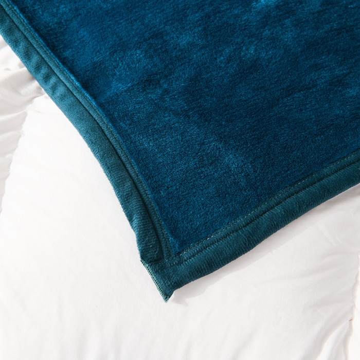 91家纺网 家纺一手货源 找家纺 仟人梦 2024新款纯色法莱绒毛毯多功能毛毯 孔雀绿