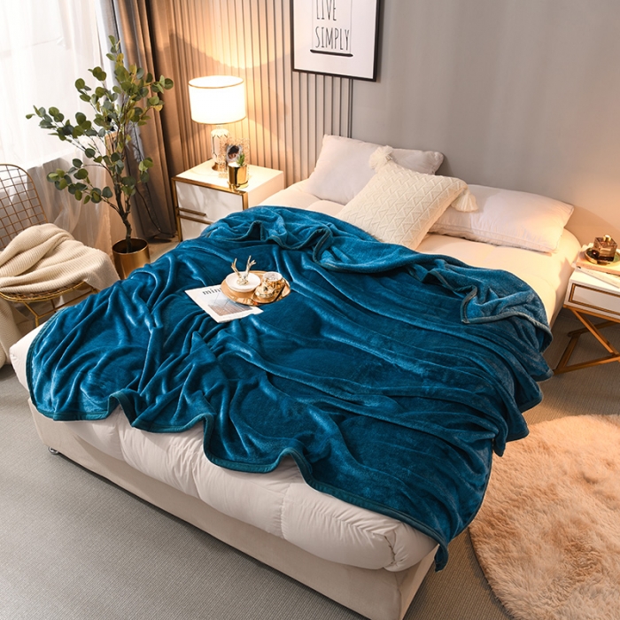 91家纺网 家纺一手货源 找家纺 仟人梦 2024新款纯色法莱绒毛毯多功能毛毯 孔雀绿