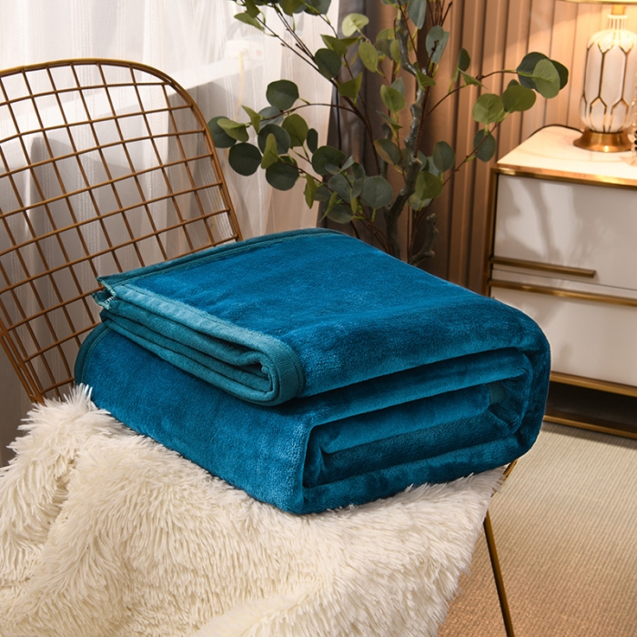 91家纺网 家纺一手货源 找家纺 仟人梦 2024新款纯色法莱绒毛毯多功能毛毯 孔雀绿