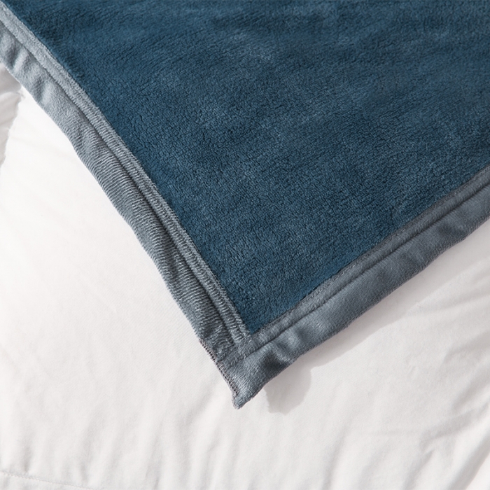 91家纺网 家纺一手货源 找家纺 仟人梦 2024新款纯色法莱绒毛毯多功能毛毯 雾蓝色