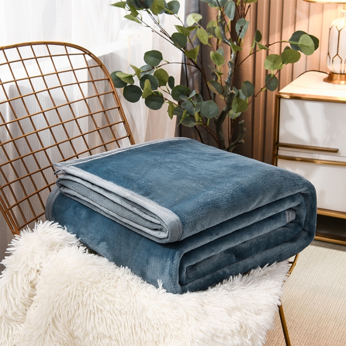91家纺网 家纺一手货源 找家纺 仟人梦 2024新款纯色法莱绒毛毯多功能毛毯 雾蓝色