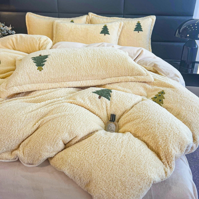 91家纺网 家纺一手货源 找家纺 畅畅家纺 2023新款加厚泰迪绒刺绣熊猫四件套 圣诞树-黄