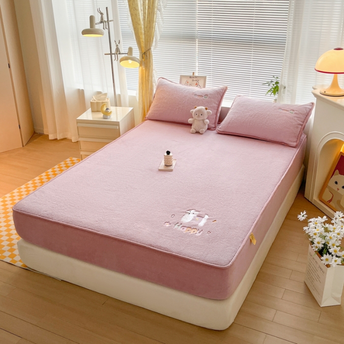 91家纺网 家纺一手货源 找家纺 （总）鑫钰 2023新款高克重A类兔毛绒刺绣床笠