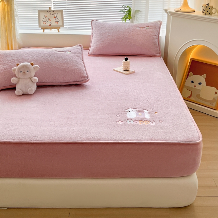 91家纺网 家纺一手货源 找家纺 鑫钰 2023新款高克重A类兔毛绒刺绣床笠 快乐狗-豆沙粉