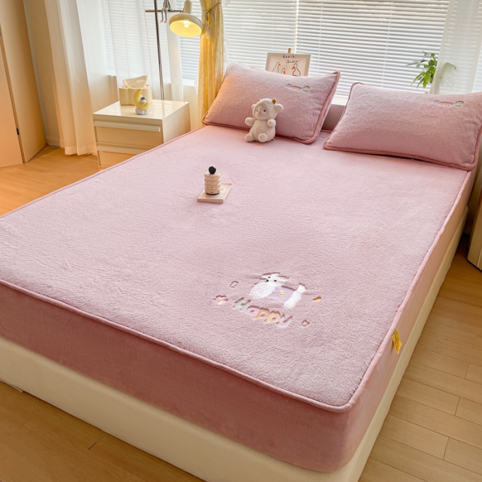 91家纺网 家纺一手货源 找家纺 鑫钰 2023新款高克重A类兔毛绒刺绣床笠 快乐狗-豆沙粉