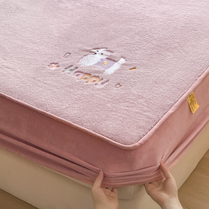 91家纺网 家纺一手货源 找家纺 鑫钰 2023新款高克重A类兔毛绒刺绣床笠 快乐狗-豆沙粉