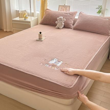 鑫钰 2023新款高克重A类兔毛绒刺绣床笠 快乐狗-摩卡驼