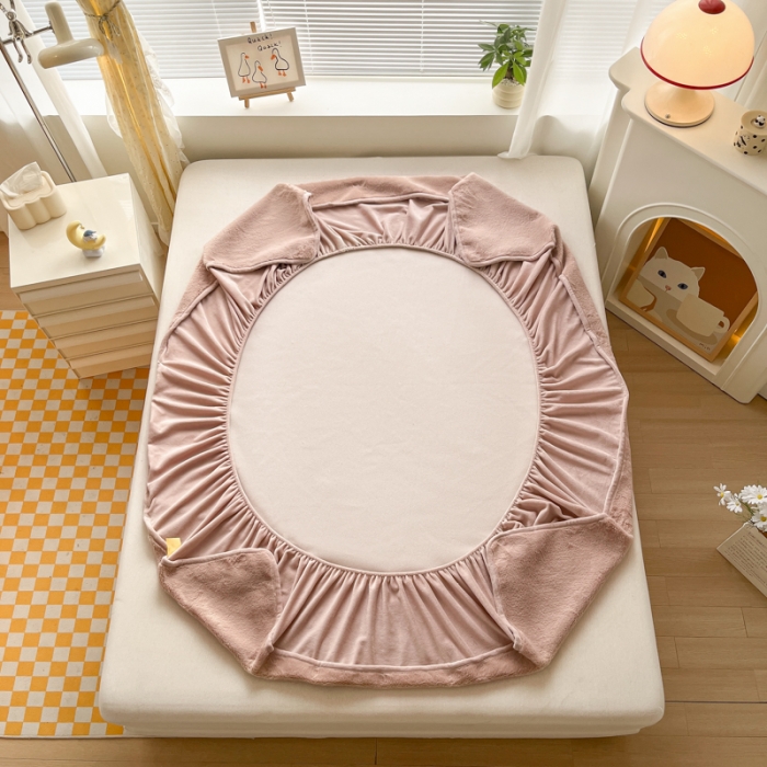 91家纺网 家纺一手货源 找家纺 鑫钰 2023新款高克重A类兔毛绒刺绣床笠 快乐狗-摩卡驼