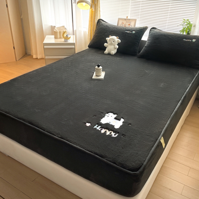 91家纺网 家纺一手货源 找家纺 鑫钰 2023新款高克重A类兔毛绒刺绣床笠 快乐狗-气质灰