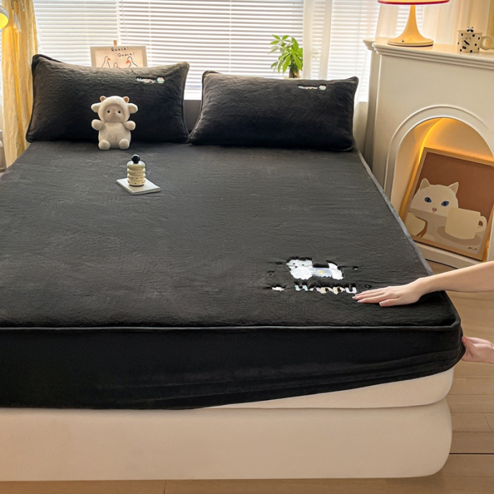 91家纺网 家纺一手货源 找家纺 鑫钰 2023新款高克重A类兔毛绒刺绣床笠 快乐狗-气质灰