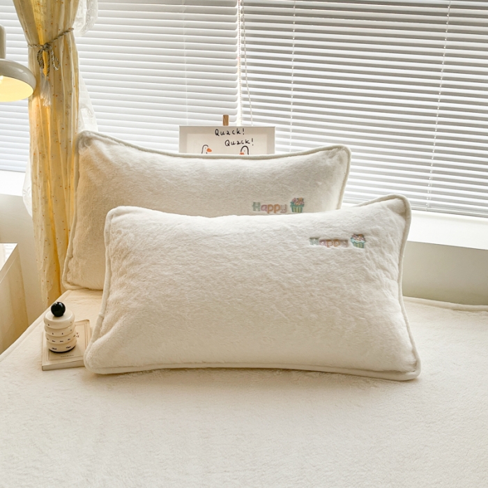 91家纺网 家纺一手货源 找家纺 鑫钰 2023新款高克重A类兔毛绒刺绣床笠 快乐狗-优雅白