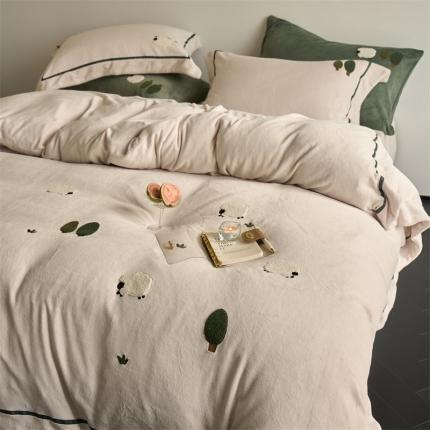 91家纺网 家纺一手货源 找家纺 (总) 云胡 2023新款加厚牛奶绒宽边工艺款四件套-旷野的羊