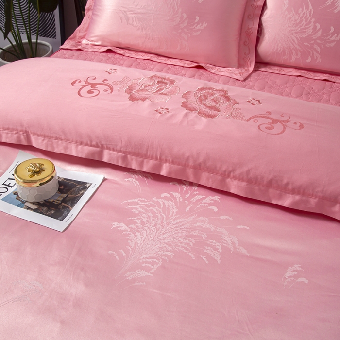 91家纺网 家纺一手货源 找家纺 福丽莱家纺  2023新款贡缎提花床裙四件套（夹棉）粉妆伊人浅粉
