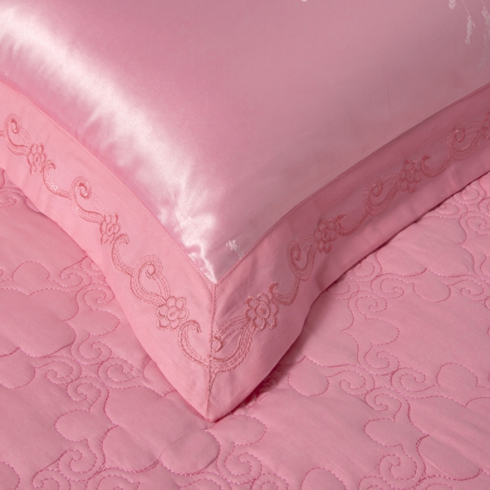 91家纺网 家纺一手货源 找家纺 福丽莱家纺  2023新款贡缎提花床裙四件套（夹棉）粉妆伊人浅粉